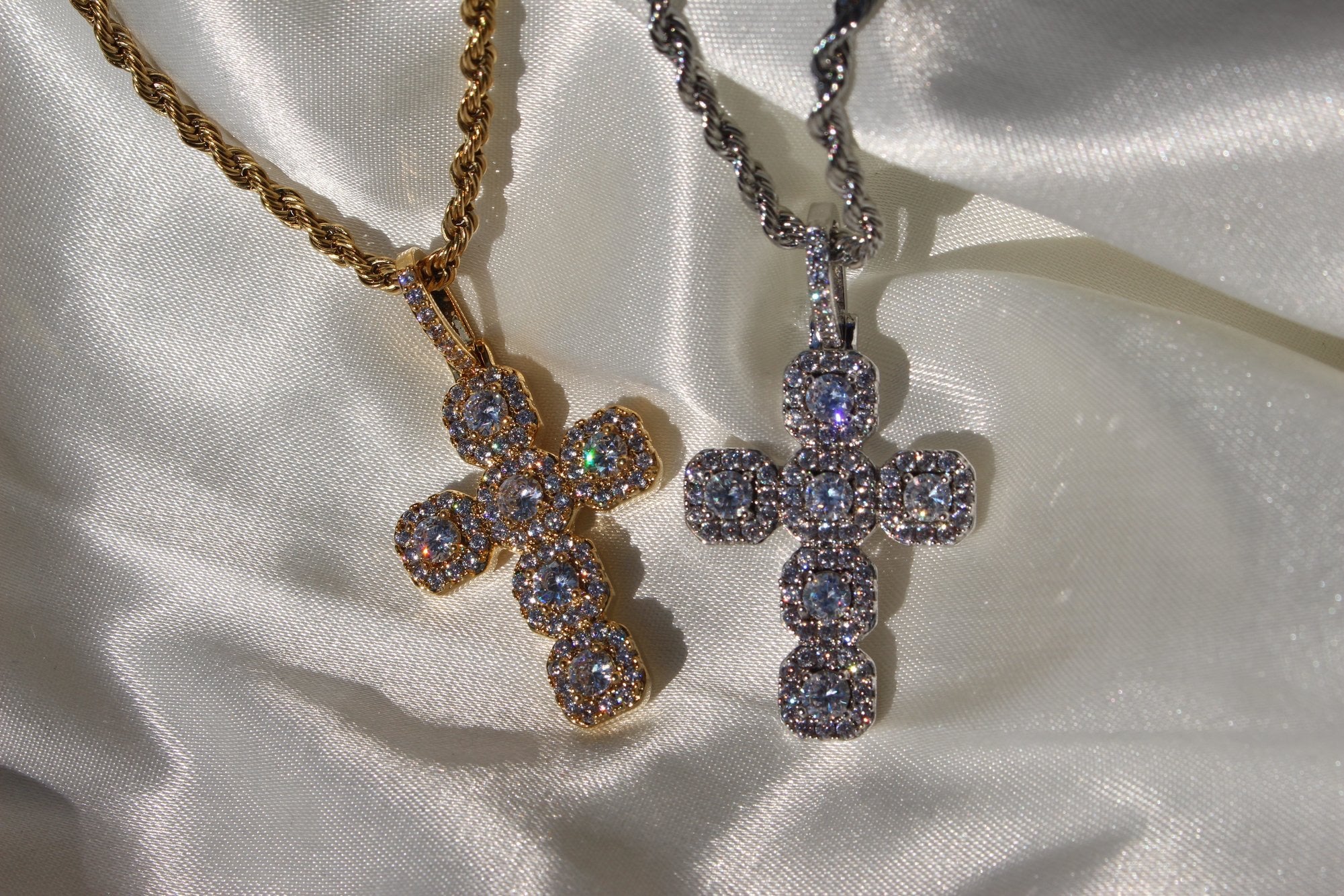FROSTY CROSS NECKLACE - Bling Ting