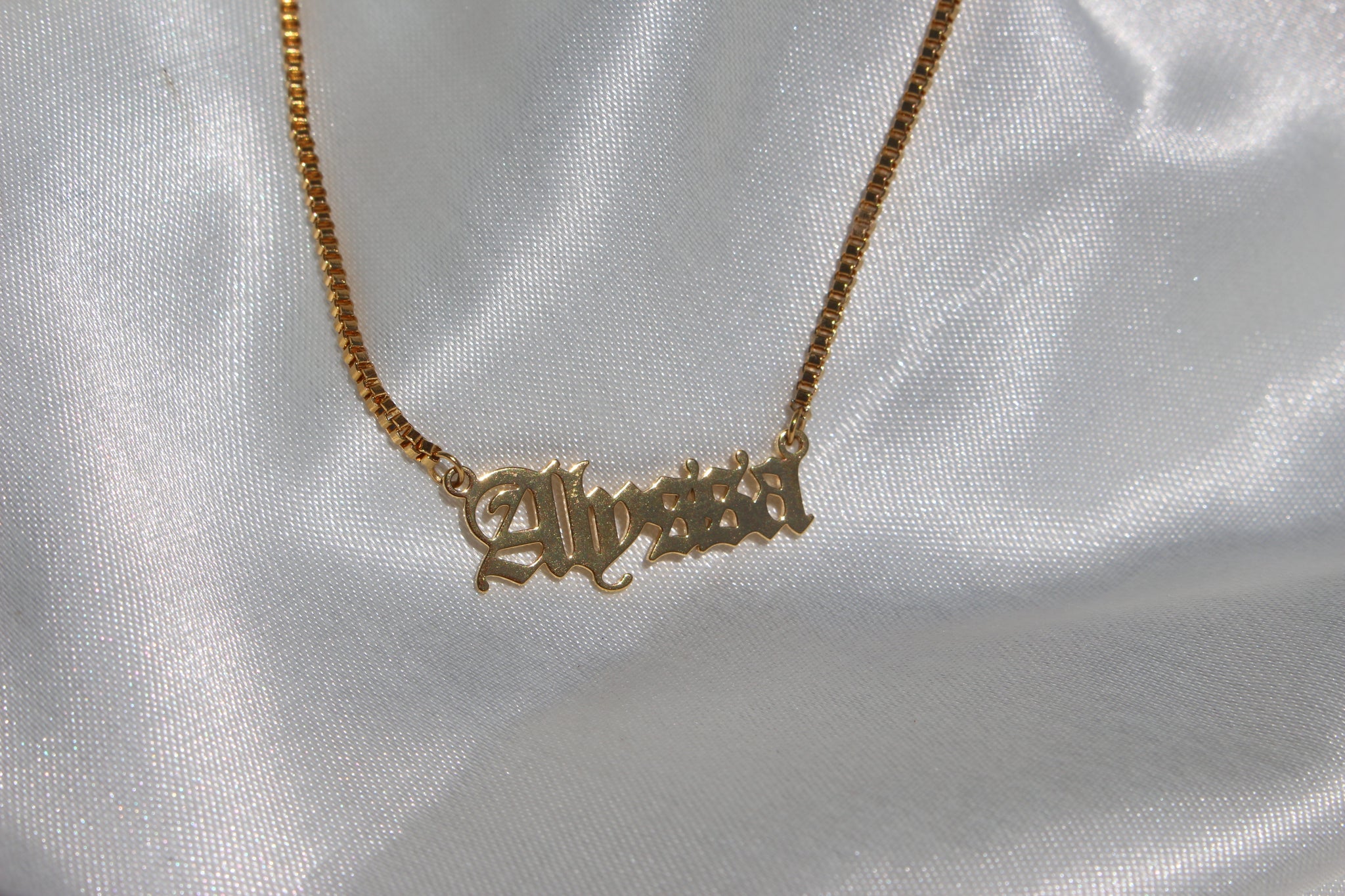 OLD ENGLISH NAME NECKLACE - Bling Ting